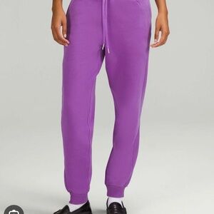 Lululemon scuba joggers size 4 purple in colour in great condition